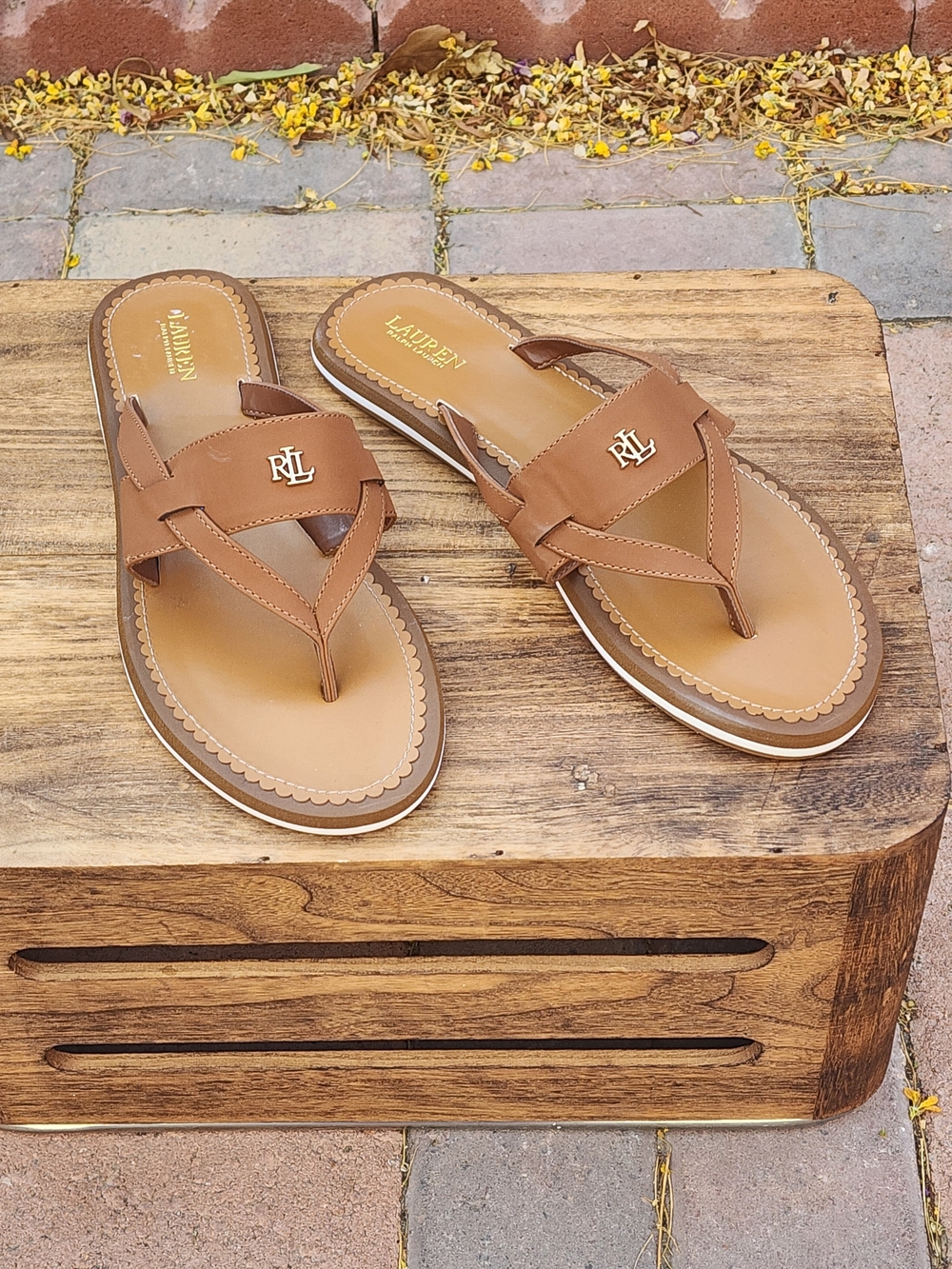 Lauren Ralph Lauren Women's Rosalind Tan Thong Sandals Size 10 - Picture 4 of 8